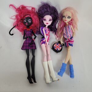 Monster High Ghoulebrities In Londoom Elissabat Viperine Gorgon Catty Noir Doll
